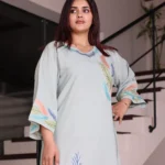 ⁦جلابية تيفاني مرسومه باوراق شجرة بالوان و مفصصة⁩ - الصورة ⁦2⁩