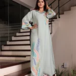 جلابية تيفاني مرسومه باوراق شجرة بالوان و مفصصة