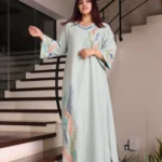 ⁦جلابية تيفاني مرسومه باوراق شجرة بالوان و مفصصة⁩ - الصورة ⁦5⁩