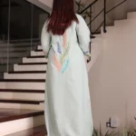 ⁦جلابية تيفاني مرسومه باوراق شجرة بالوان و مفصصة⁩ - الصورة ⁦4⁩