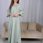 ⁦جلابية تيفاني مرسومه باوراق شجرة بالوان و مفصصة⁩ - الصورة ⁦12⁩