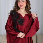 ⁦جلابية مخاوير عنابي مطرزة بوردة فخمة وأنيقة⁩ - الصورة ⁦10⁩