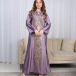 ⁦جلابية موف وترتر ذهبي خليجيه بياقة و شك⁩ - الصورة ⁦5⁩