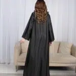 ⁦جلابية أسود وترتر ذهبي خليجيه بياقة و شك⁩ - الصورة ⁦2⁩