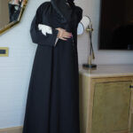 ⁦عباية ورد بيج مطرز بشك مخفي على اكمام⁩ - الصورة ⁦10⁩