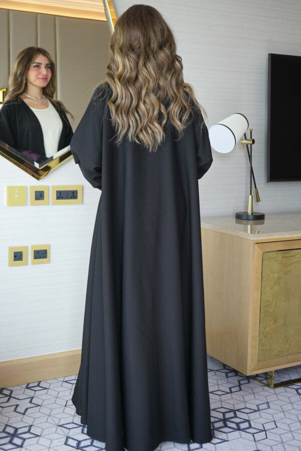 ⁦عباية ورد موف مطرز بشك مخفي على اكمام⁩ - الصورة ⁦5⁩