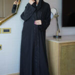 ⁦عباية شك اسود مندمجة بقماش جاكار على اكمام و امام⁩ - الصورة ⁦10⁩