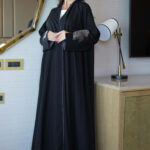 ⁦عباية ورد نحاسي مطرز بشك مخفي على اكمام⁩ - الصورة ⁦4⁩