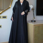 ⁦عباية ورد نحاسي مطرز بشك مخفي على اكمام⁩ - الصورة ⁦6⁩