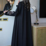 ⁦عباية ورد نحاسي مطرز بشك مخفي على اكمام⁩ - الصورة ⁦8⁩