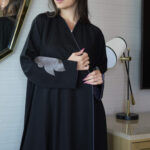 ⁦عباية ورد نحاسي مطرز بشك مخفي على اكمام⁩ - الصورة ⁦10⁩