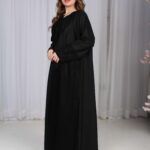 عباية فاخرة بتصميم راقٍ يجمع بين الأناقة والتميز