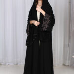 عباية بتطريز نحاسي في اكمام ورق شجرة