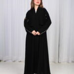 ⁦عباية بشك رمادي خلفي محدد من الاكتاف بشكل مخفي⁩ - الصورة ⁦5⁩