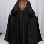 ⁦عباية ريش اسود و قيطان من اجناب⁩ - الصورة ⁦2⁩