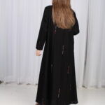 ⁦عباية كتف سلطانه محددة بدقات ملونه مميزة⁩ - الصورة ⁦6⁩