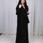 ⁦عباية كتف سلطانه محددة بدقات ملونه مميزة⁩ - الصورة ⁦4⁩