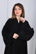 ⁦عباية غيث بتطريز اسود في اكمام⁩ - الصورة ⁦6⁩