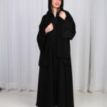 ⁦عباية غيث بتطريز اسود في اكمام⁩ - الصورة ⁦2⁩