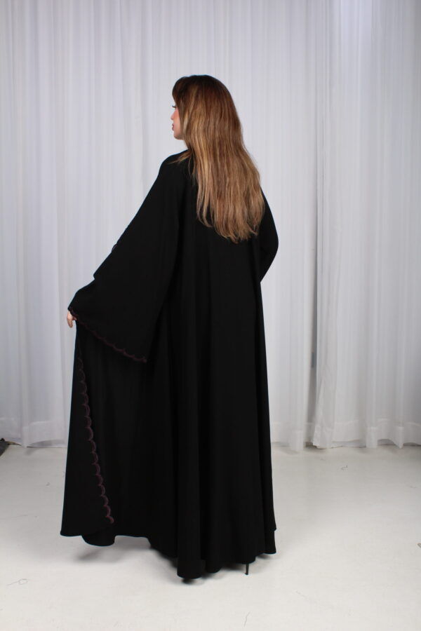 ⁦عباية لوسيندا شك موف على اطراف عباية⁩ - الصورة ⁦7⁩