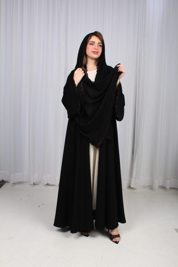 ⁦عباية لوسيندا شك موف على اطراف عباية⁩ - الصورة ⁦2⁩