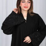 ⁦عباية الوشاح محدد بخط أسود في الأكمام بشك و تطريز أسود⁩ - الصورة ⁦11⁩