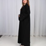 ⁦عباية الوشاح محدد بخط أسود في الأكمام بشك و تطريز أسود⁩ - الصورة ⁦5⁩