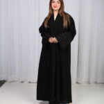 ⁦عباية الوشاح محدد بخط أسود في الأكمام بشك و تطريز أسود⁩ - الصورة ⁦8⁩