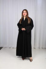 ⁦عباية الوشاح محدد بخط أسود في الأكمام بشك و تطريز أسود⁩ - الصورة ⁦8⁩