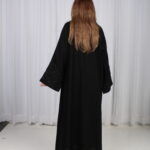 ⁦عباية الوشاح محدد بخط أسود في الأكمام بشك و تطريز أسود⁩ - الصورة ⁦10⁩