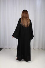 ⁦عباية الوشاح محدد بخط أسود في الأكمام بشك و تطريز أسود⁩ - الصورة ⁦10⁩