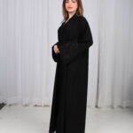 ⁦عباية الوشاح محدد بخط موف في الأكمام بشك و تطريز أسود⁩ - الصورة ⁦2⁩