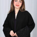 عباية الوشاح محدد بخط موف في الأكمام بشك و تطريز أسود