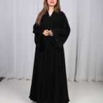 عباية ذكرى بشك اسود على الاكمام