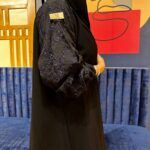 ⁦عبايه اماراتي بليزر مميز و اكمام مطرزه بلكحلي⁩ - الصورة ⁦8⁩