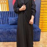 ⁦عبايه اماراتي بليزر مميز و اكمام مطرزه بلكحلي⁩ - الصورة ⁦4⁩
