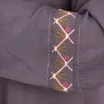 ⁦عباية موف كلوش بقماش باربي بتطريز لون بنك⁩ - الصورة ⁦8⁩