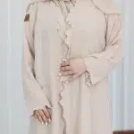 ⁦عباية بيج محددة بفصوص⁩ - الصورة ⁦2⁩