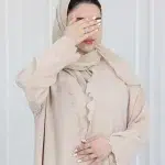 ⁦عباية بيج محددة بفصوص⁩ - الصورة ⁦8⁩