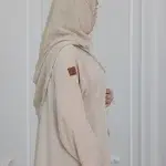 ⁦عباية بيج محددة بفصوص⁩ - الصورة ⁦5⁩