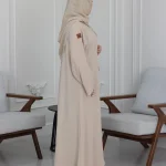 ⁦عباية بيج محددة بفصوص⁩ - الصورة ⁦6⁩