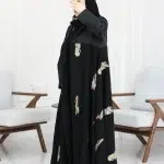 ⁦عباية حنين كلوش كامل بقماش كريب الابداع مع طرحه مطرزه⁩ - الصورة ⁦4⁩