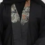 ⁦عباية جاكار اسود من الخلف مرسومة بورود⁩ - الصورة ⁦2⁩