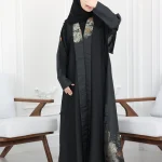 ⁦عباية جاكار اسود من الخلف مرسومة بورود⁩ - الصورة ⁦3⁩