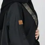 ⁦عباية جاكار اسود من الخلف مرسومة بورود⁩ - الصورة ⁦7⁩