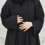 ⁦عباية كلوش اية اسود بتطريز شك مخفي⁩ - الصورة ⁦4⁩