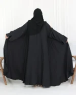 ⁦عباية كلوش اية اسود بتطريز شك مخفي⁩ - الصورة ⁦3⁩