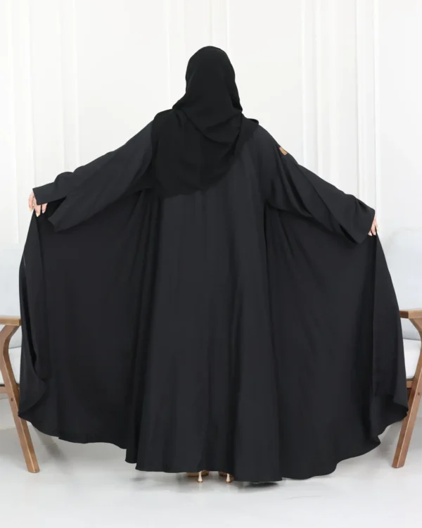 ⁦عباية كلوش اية اسود بتطريز شك مخفي⁩ - الصورة ⁦3⁩