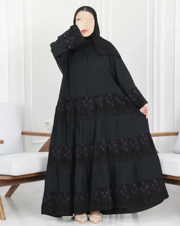 عباية كلوش طبقات مطرزه بلون و اسود