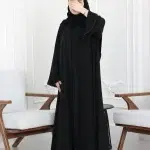 ⁦عباية كلوش بشك اسود محددة⁩ - الصورة ⁦7⁩